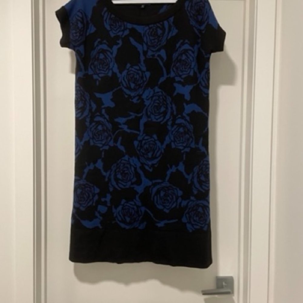 Black dress with blue roses - Made in Italy